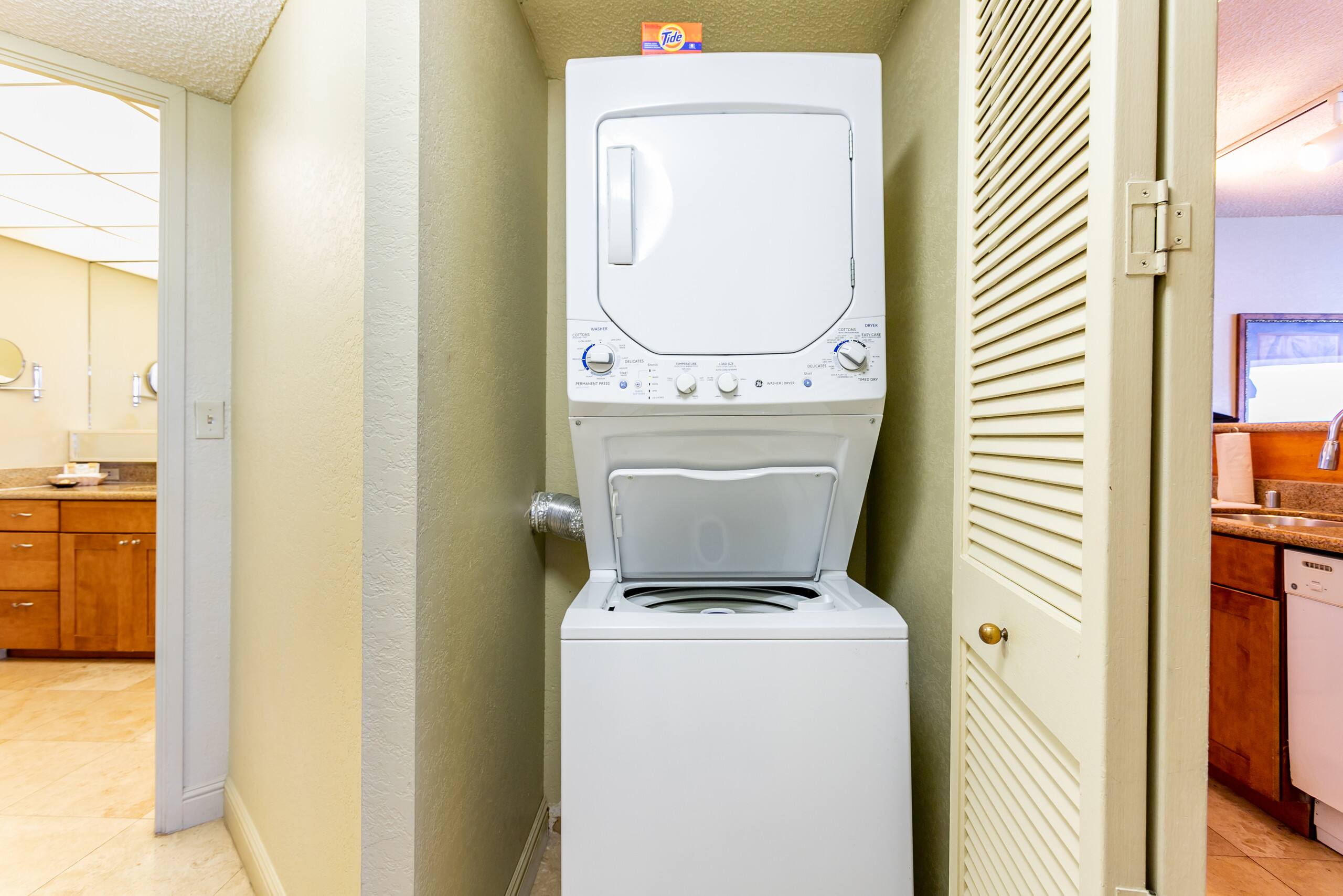 Condo in Lahaina · ★4.67 · 1 bedroom · 2 beds · 1 shared bath - Image 20