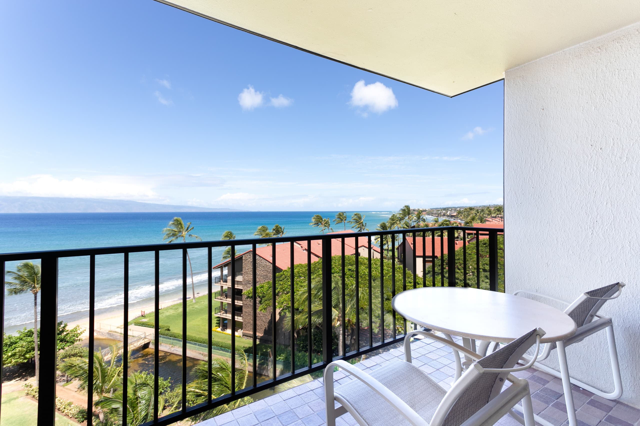 Condo in Lahaina · ★4.67 · 1 bedroom · 2 beds · 1 shared bath - Image 2