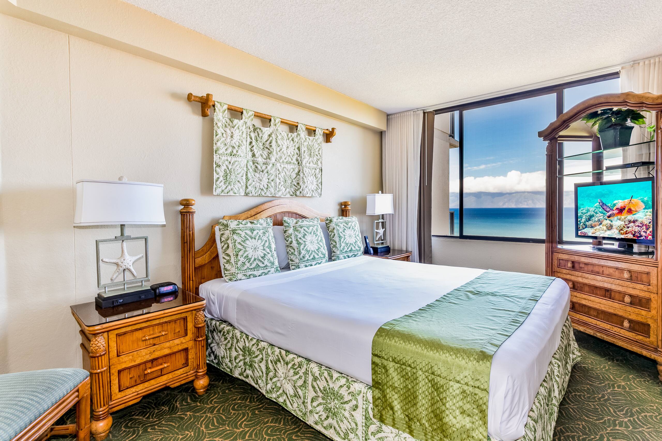 Condo in Lahaina · ★4.67 · 1 bedroom · 2 beds · 1 shared bath - Image 5