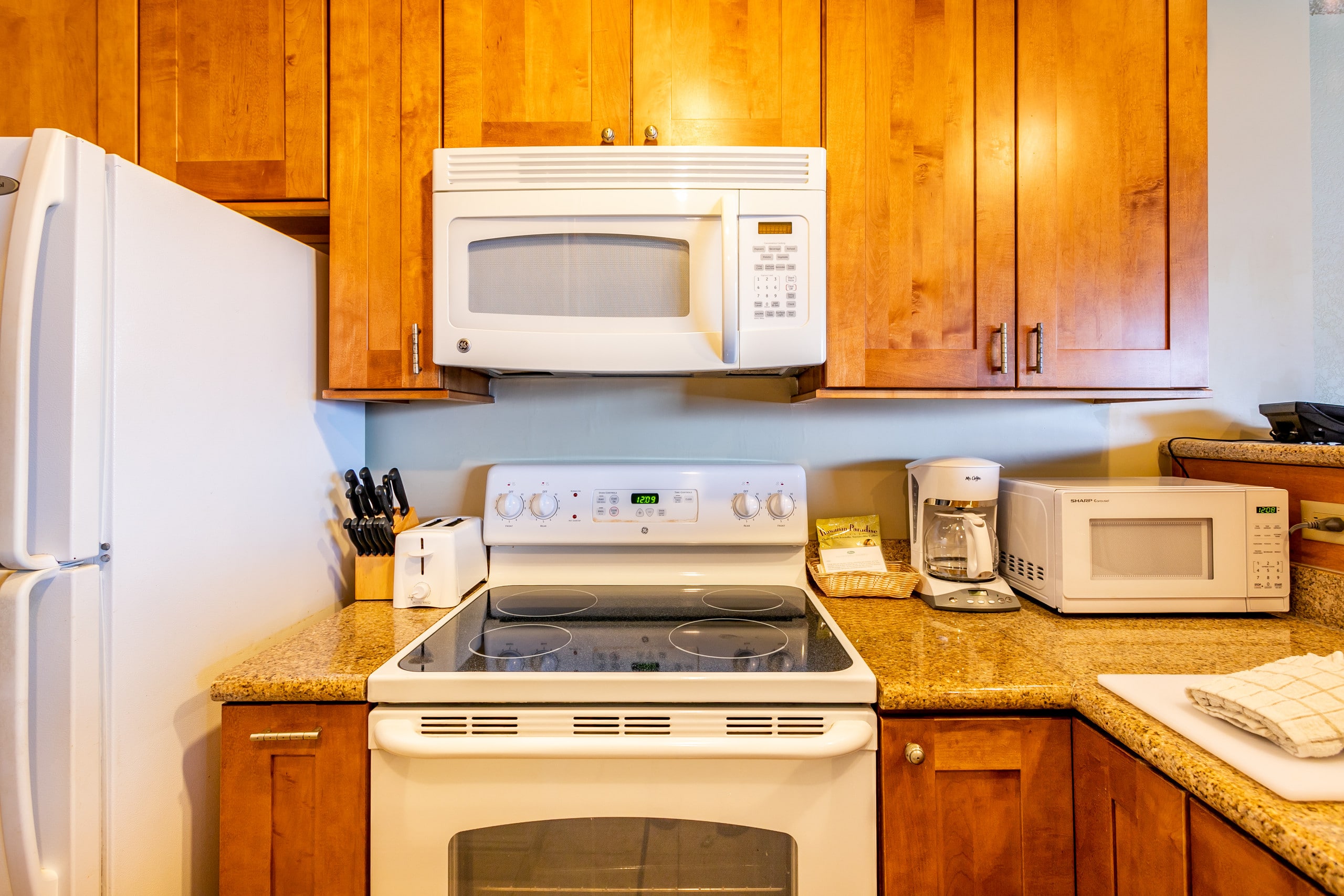 Condo in Lahaina · ★4.67 · 1 bedroom · 2 beds · 1 shared bath - Image 10