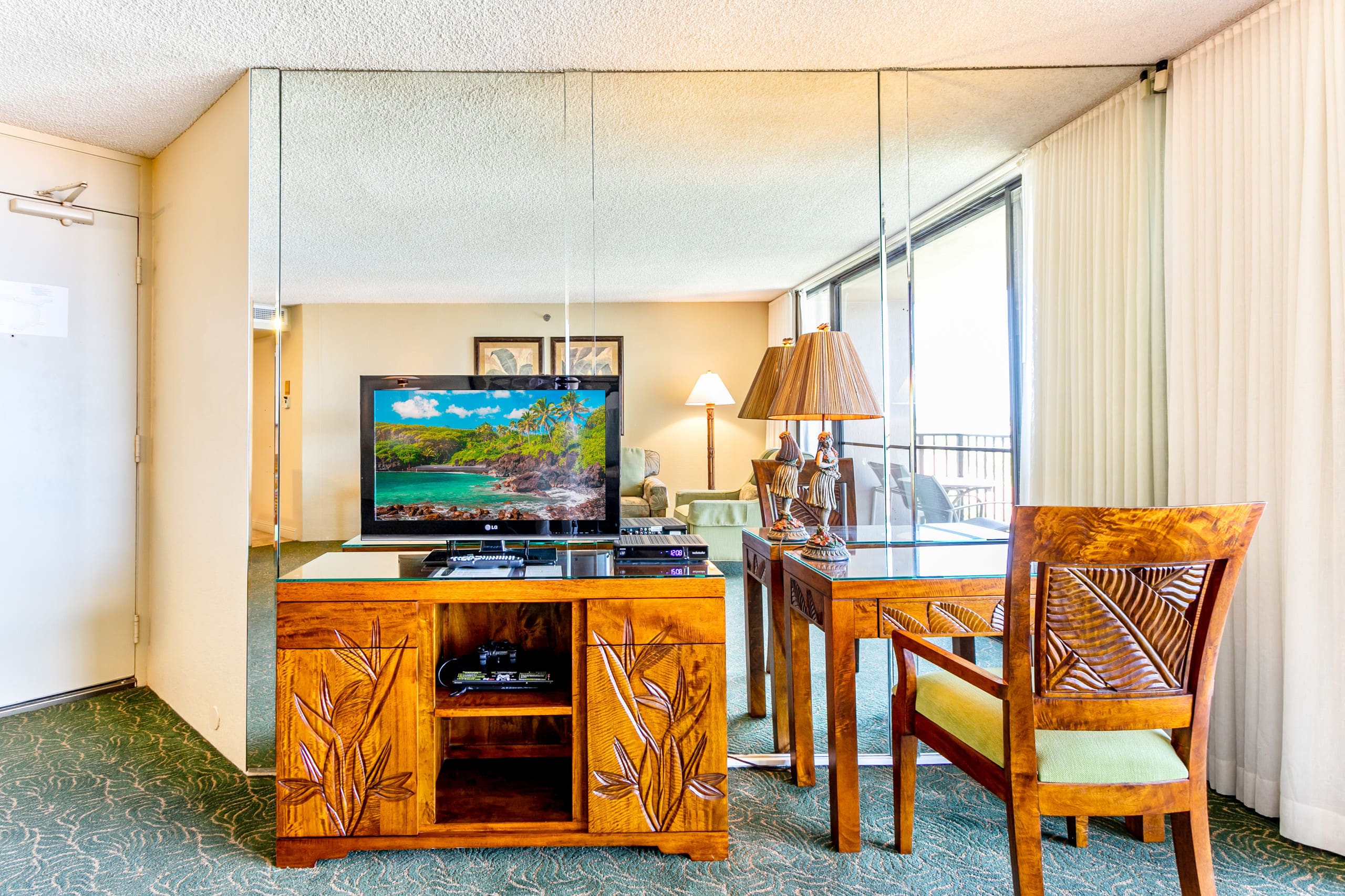 Condo in Lahaina · ★4.67 · 1 bedroom · 2 beds · 1 shared bath - Image 9