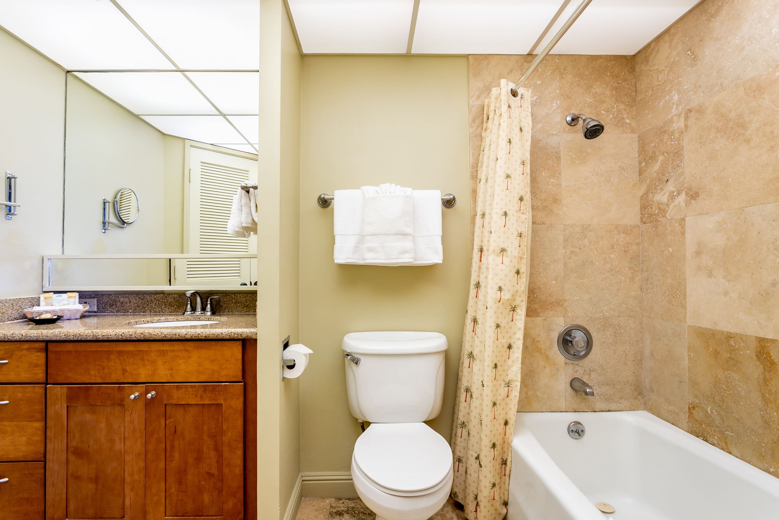 Condo in Lahaina · ★4.67 · 1 bedroom · 2 beds · 1 shared bath - Image 16
