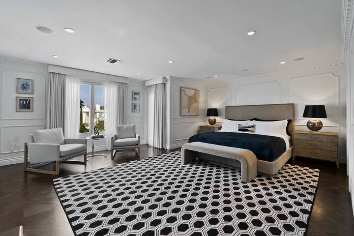 Olympia Luxe Estate gallery image 4