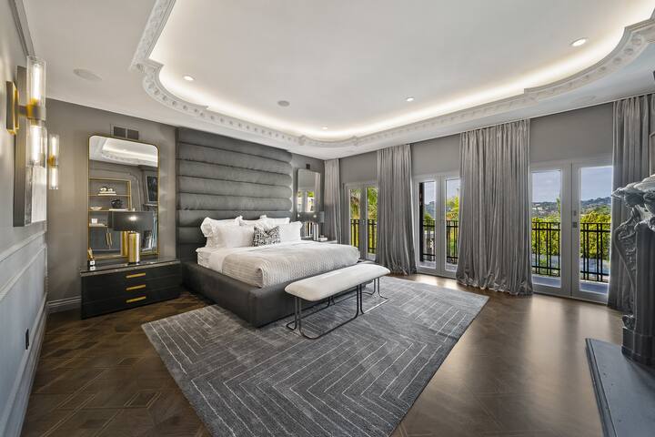 Olympia Luxe Estate gallery image 2