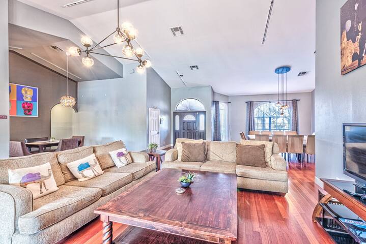 777Rentals – 11BR/8.5BA – TUF House gallery image 2