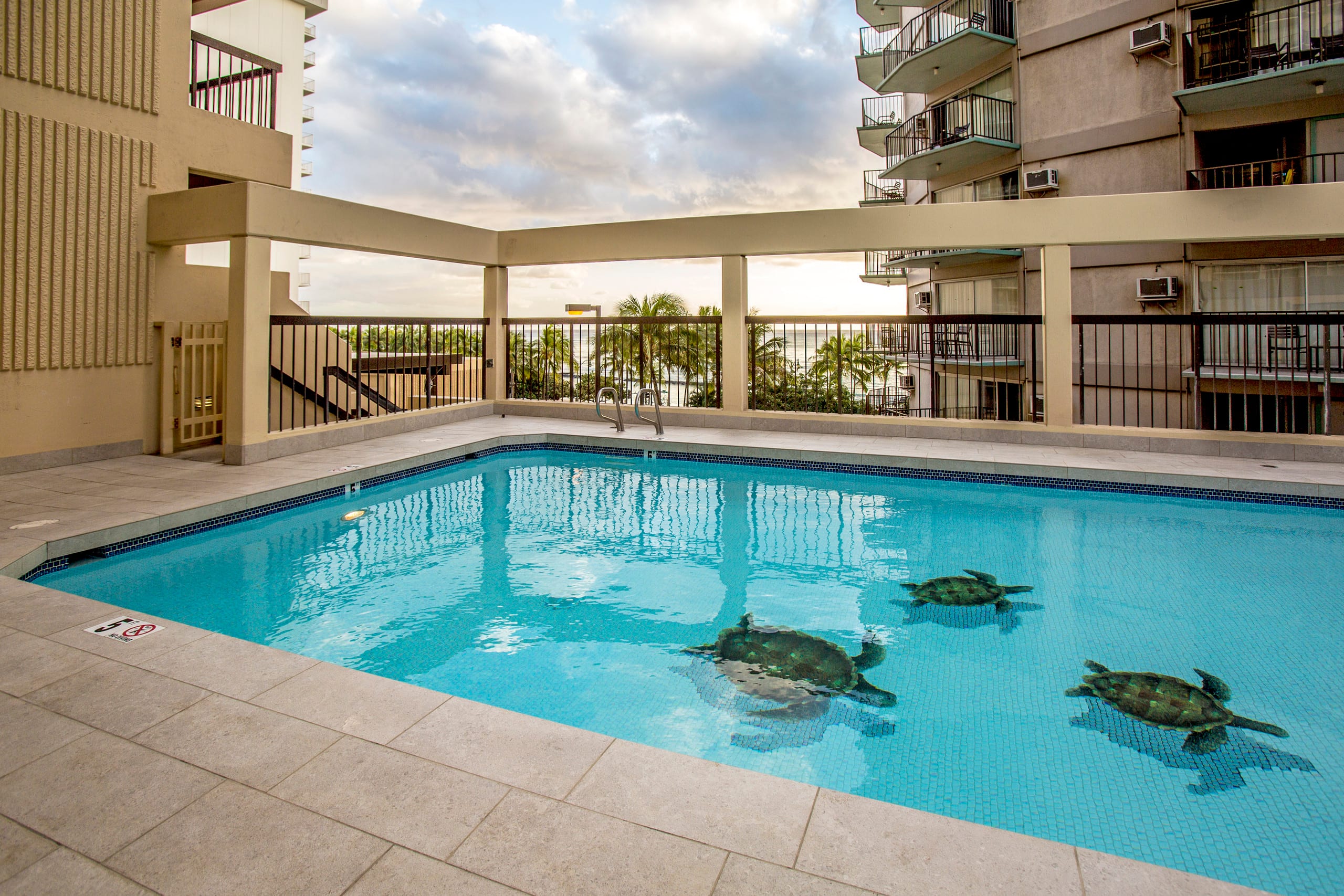 Condo in Honolulu · ★5.0 · 2 bedrooms · 4 beds · 2 shared baths - Image 13