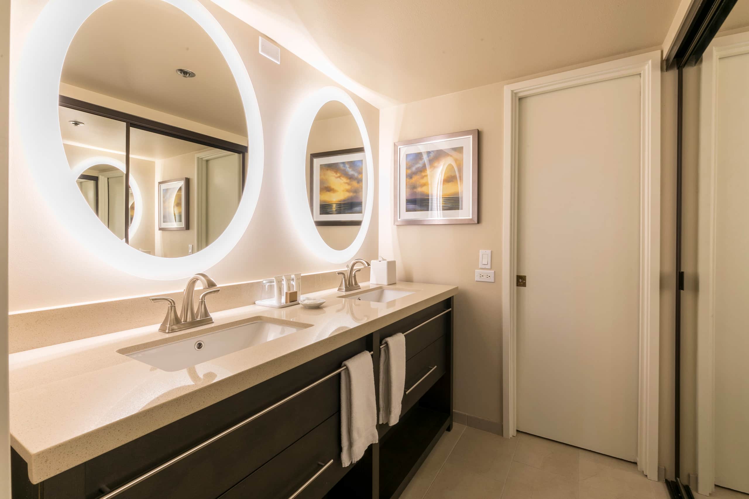Condo in Honolulu · ★4.92 · 2 bedrooms · 4 beds · 2 shared baths - Image 11