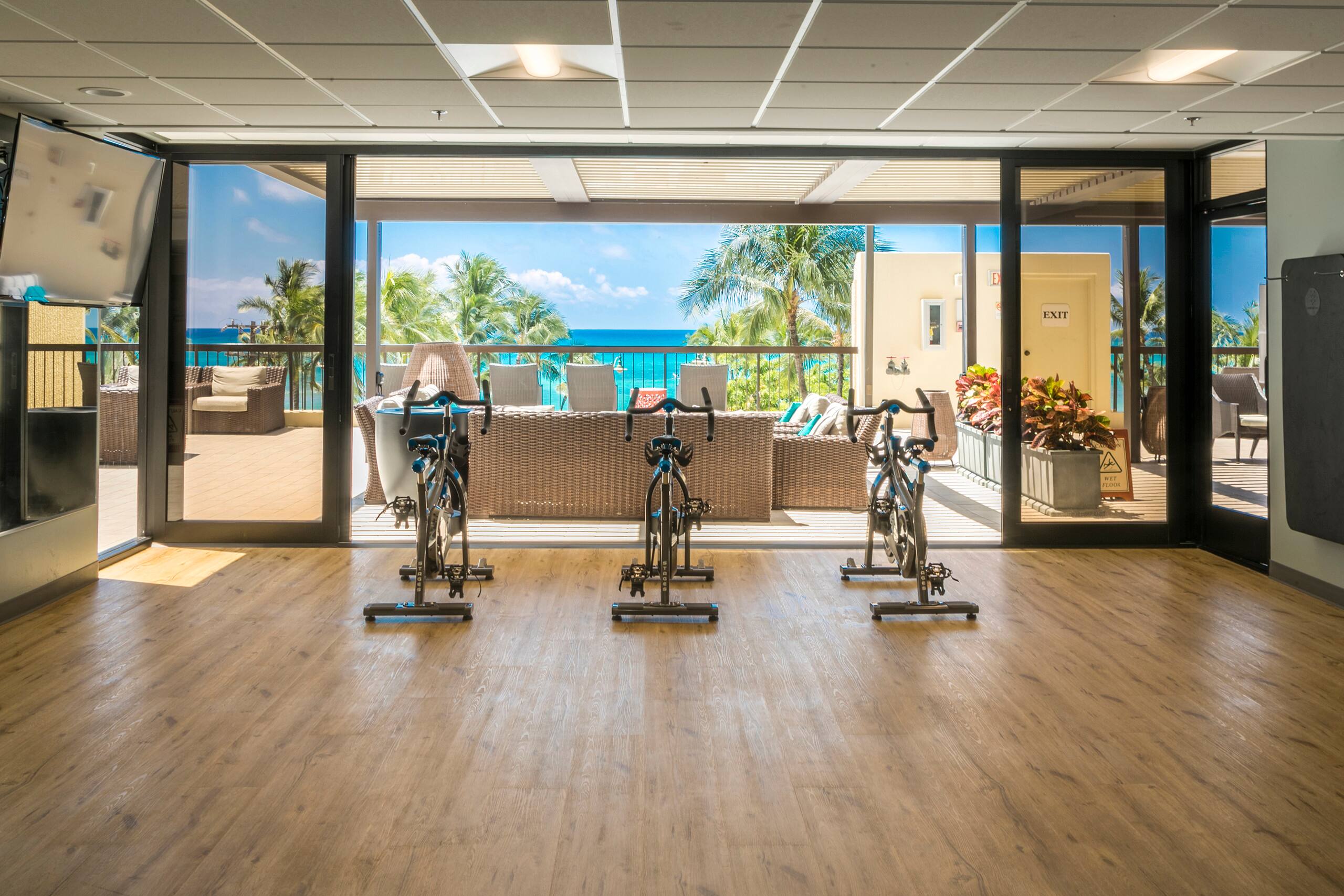 Condo in Honolulu · ★4.92 · 2 bedrooms · 4 beds · 2 shared baths - Image 27