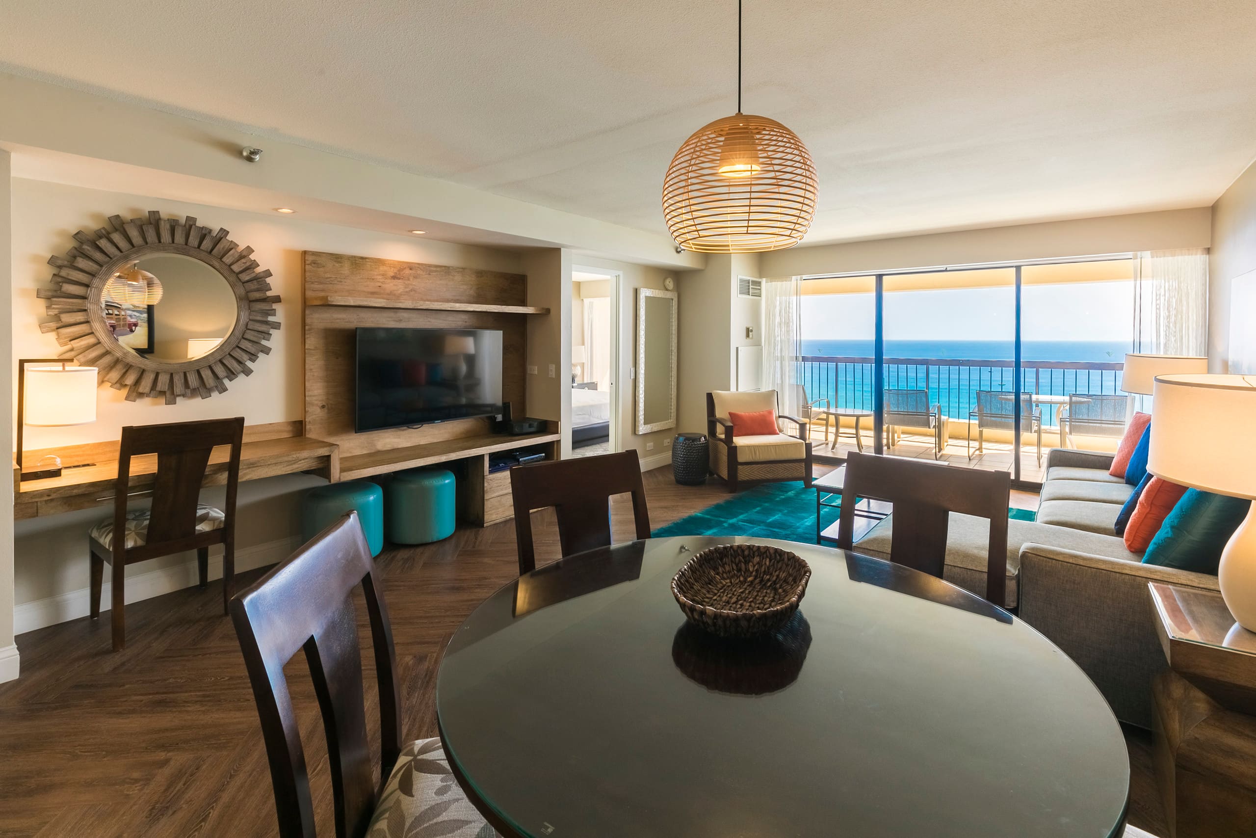 Condo in Honolulu · ★4.96 · 2 bedrooms · 4 beds · 2 shared baths - Image 7