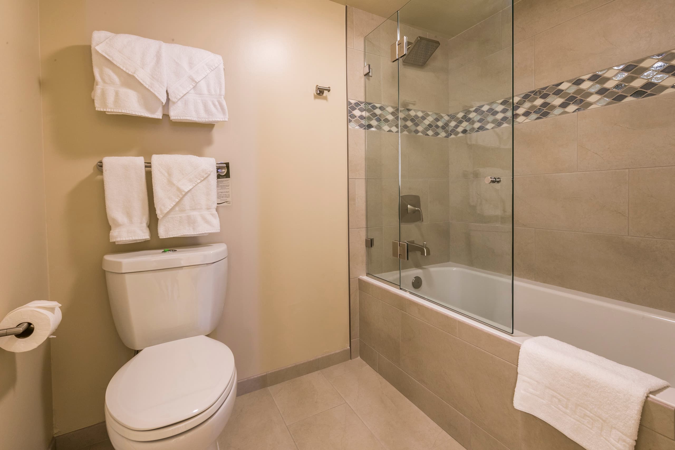 Condo in Honolulu · ★5.0 · 2 bedrooms · 4 beds · 2 shared baths - Image 12