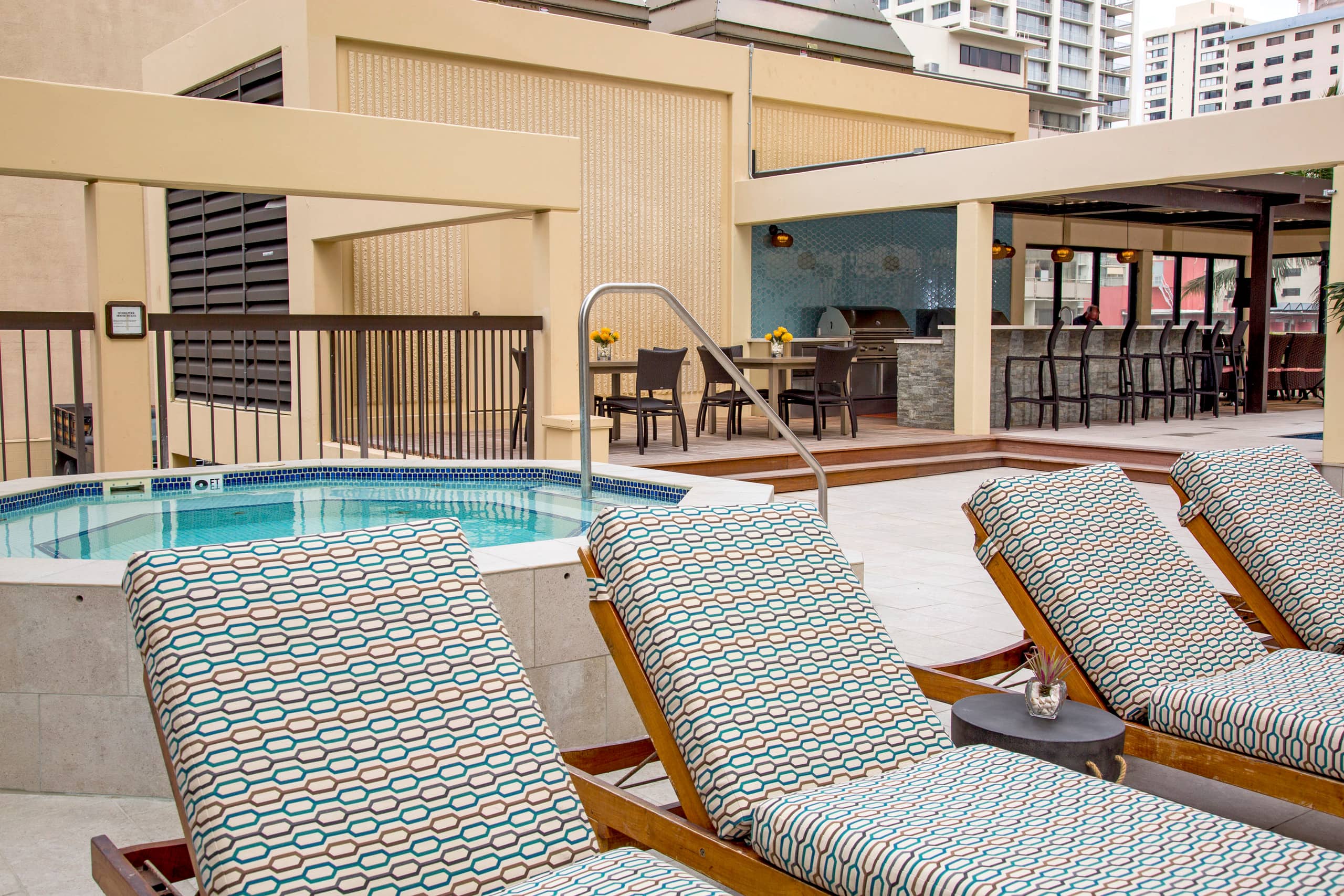Condo in Honolulu · ★5.0 · 2 bedrooms · 4 beds · 2 shared baths - Image 19