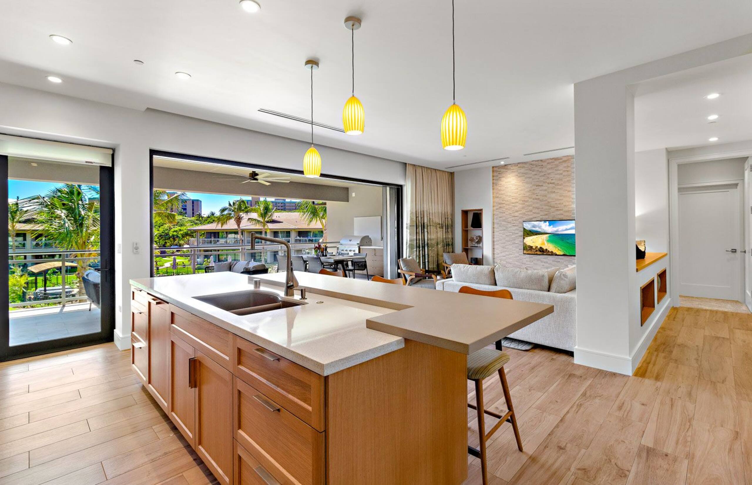 Condo in Lahaina · ★4.43 · 3 bedrooms · 4 beds · 3 baths - Image 4