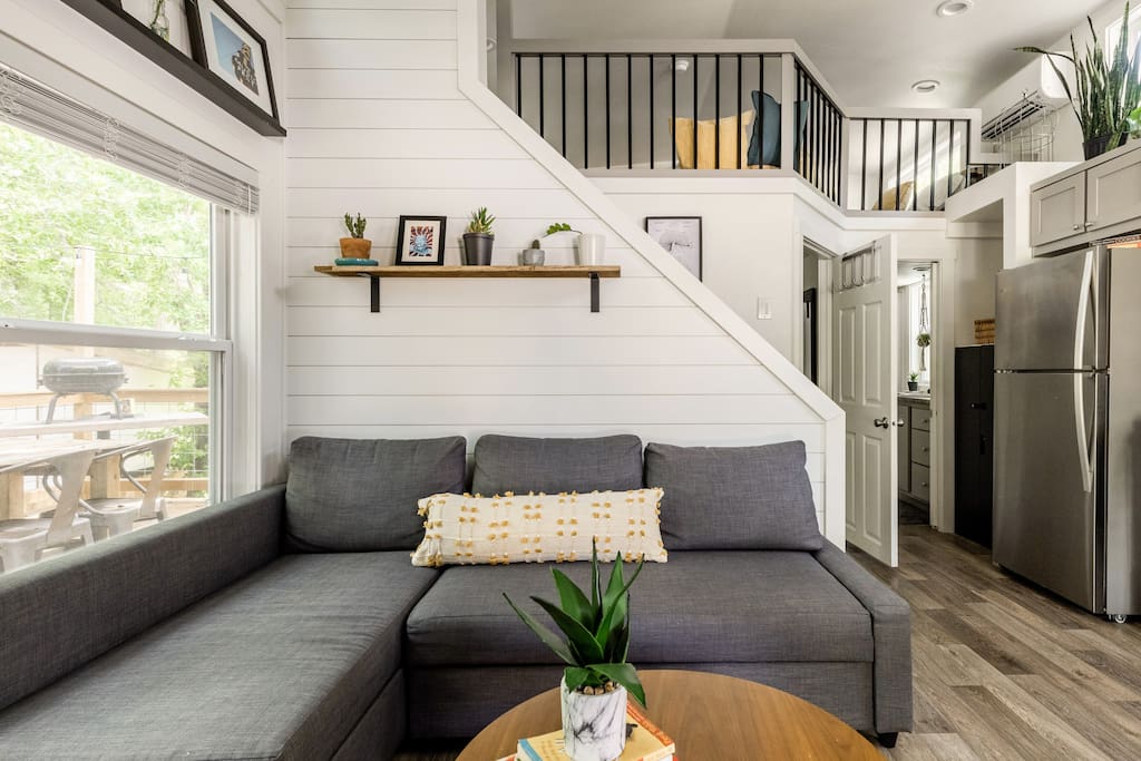 Moonshine Cottage | Free Bikes | East Austin Stay