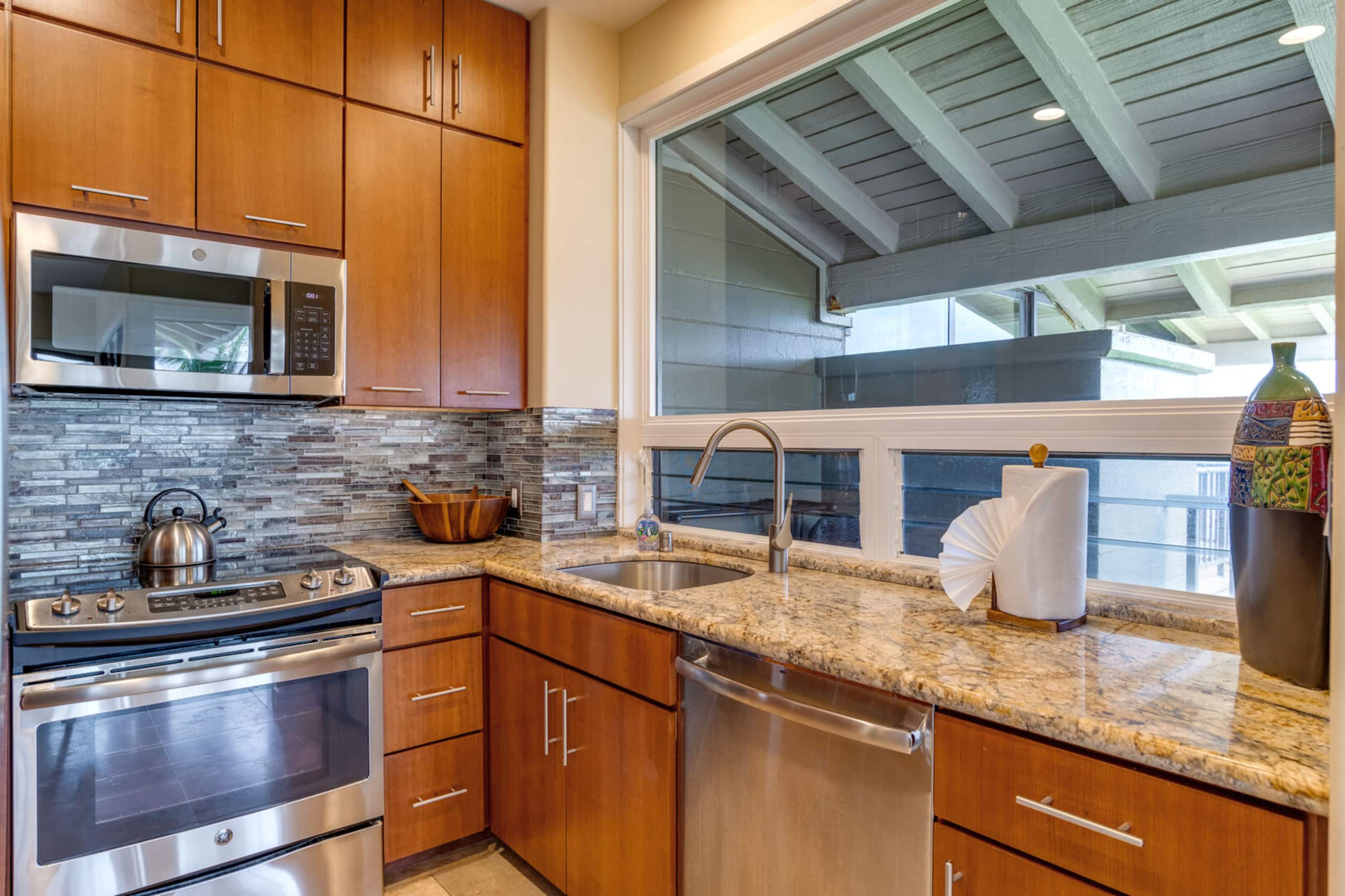 Condo in Lahaina · ★5.0 · 1 bedroom · 3 beds · 1 bath - Image 2