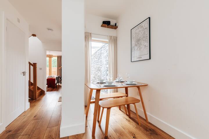 Redland Stay In Bespoke Home 1 of 2 gallery image 2