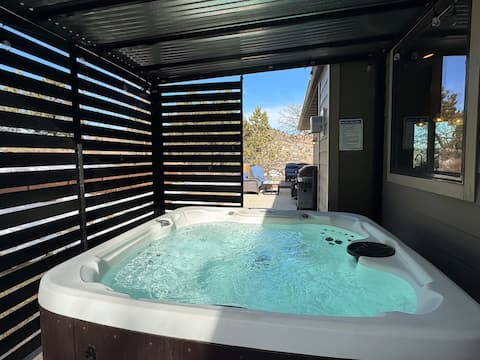Hot Tub | Arcades | Bunk Room | Peaceful Retreat!