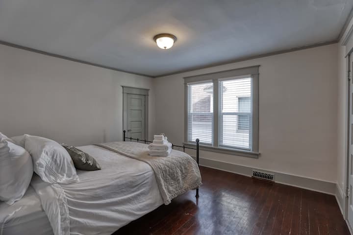 舒适的睡眠空间，让您享受宁静的夜晚或缓慢的早晨。