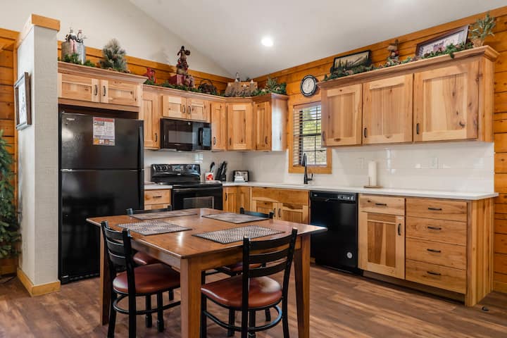 Peaceful Cabin Near Branson Theatre District - Branson, MO