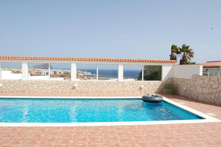 Tenerife Beach Golf managed Airbnb listing 1