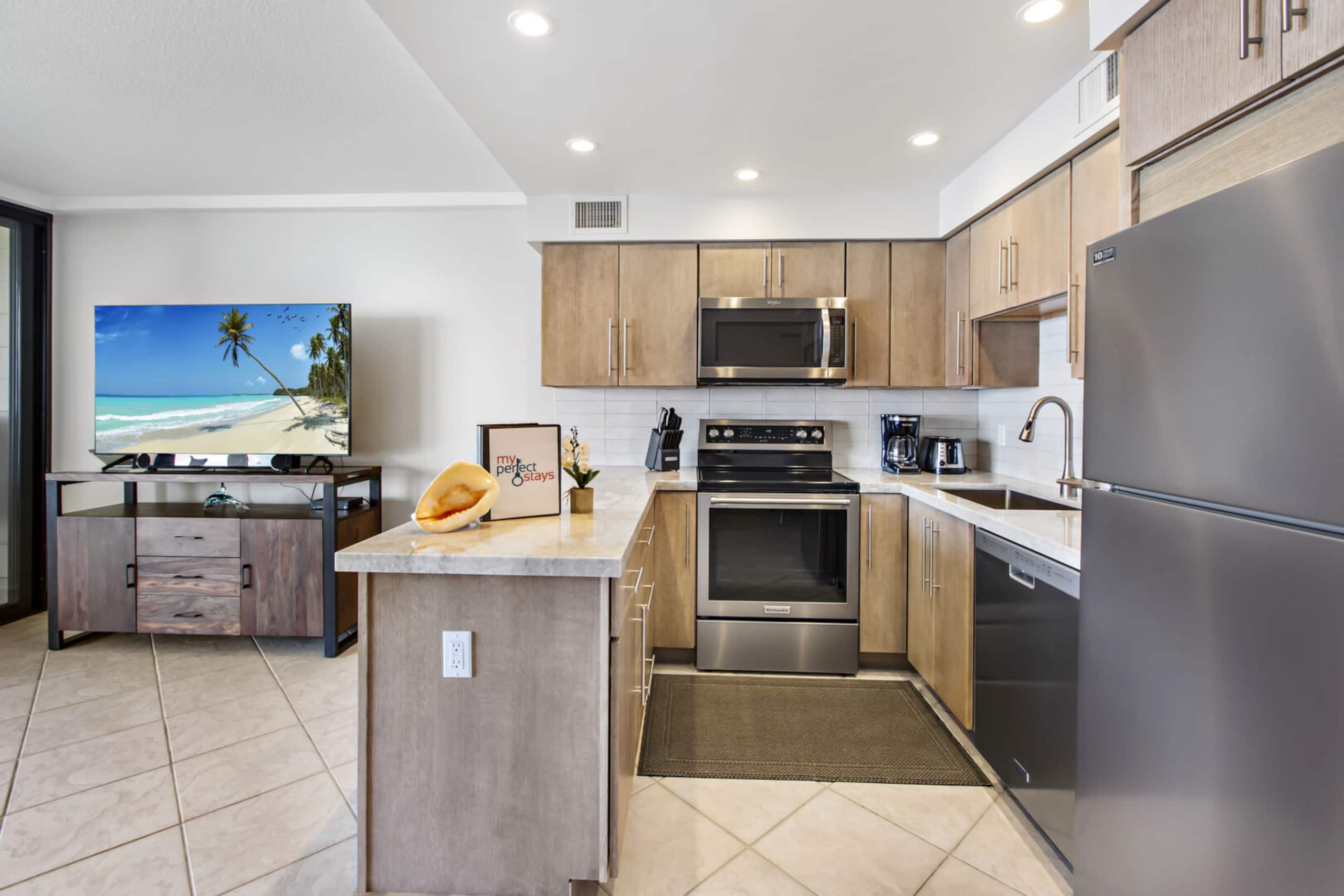 Condo in Lahaina · ★4.95 · 1 bedroom · 2 beds · 1 bath - Image 10