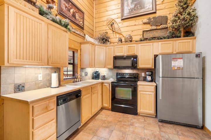 2br+l Cedar Cabin In Branson Theatre District - Branson, MO