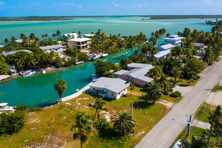 Fish Camp | Old Florida Canalfront Getaway - Cayos de la Florida