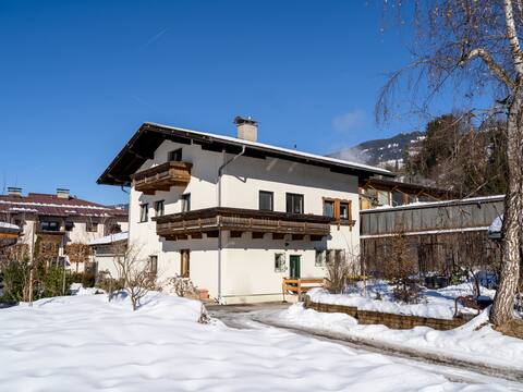 Group house with own cinema and bar, ski lift 1k