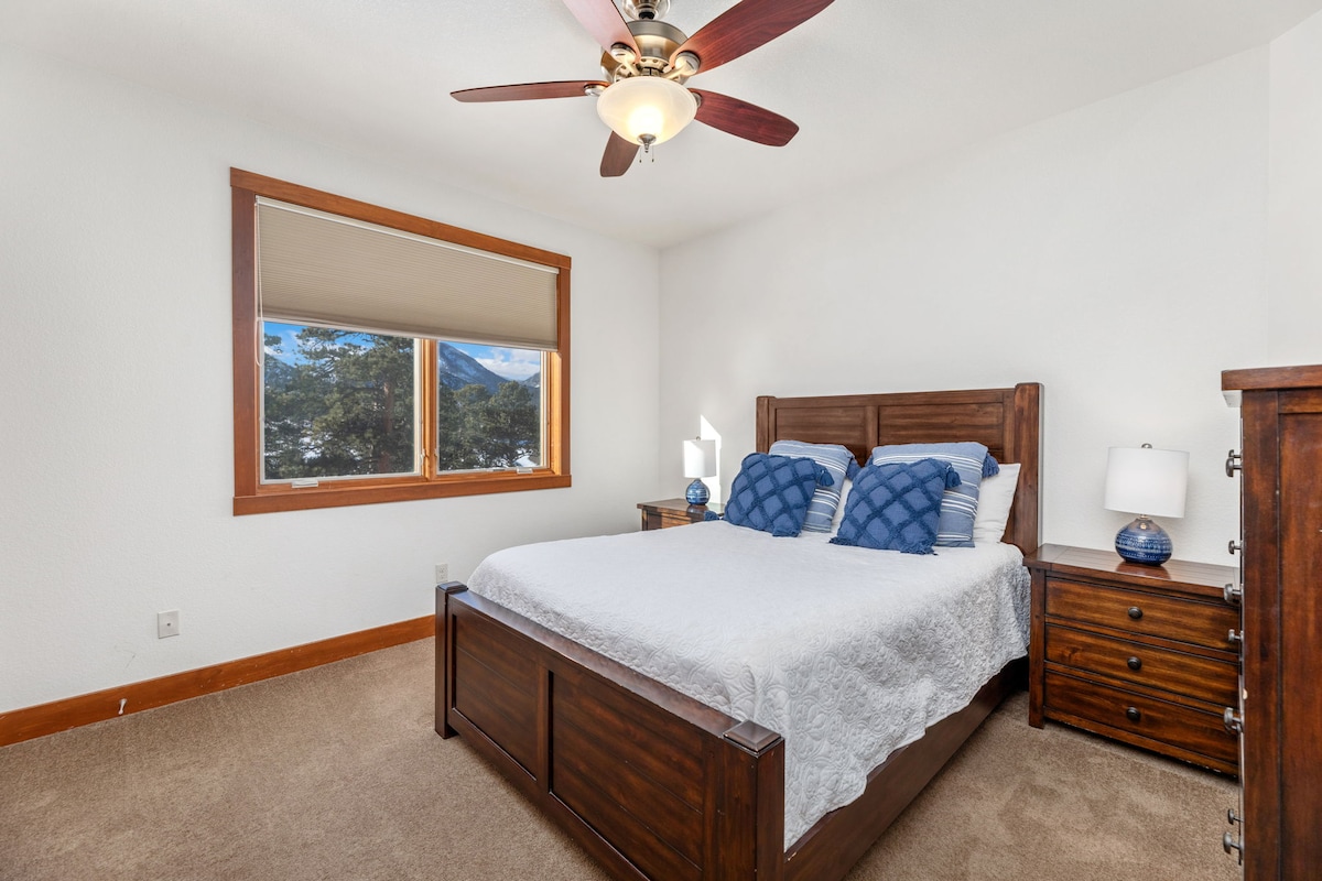 J2 ლუქს-კლასის საძინებელი