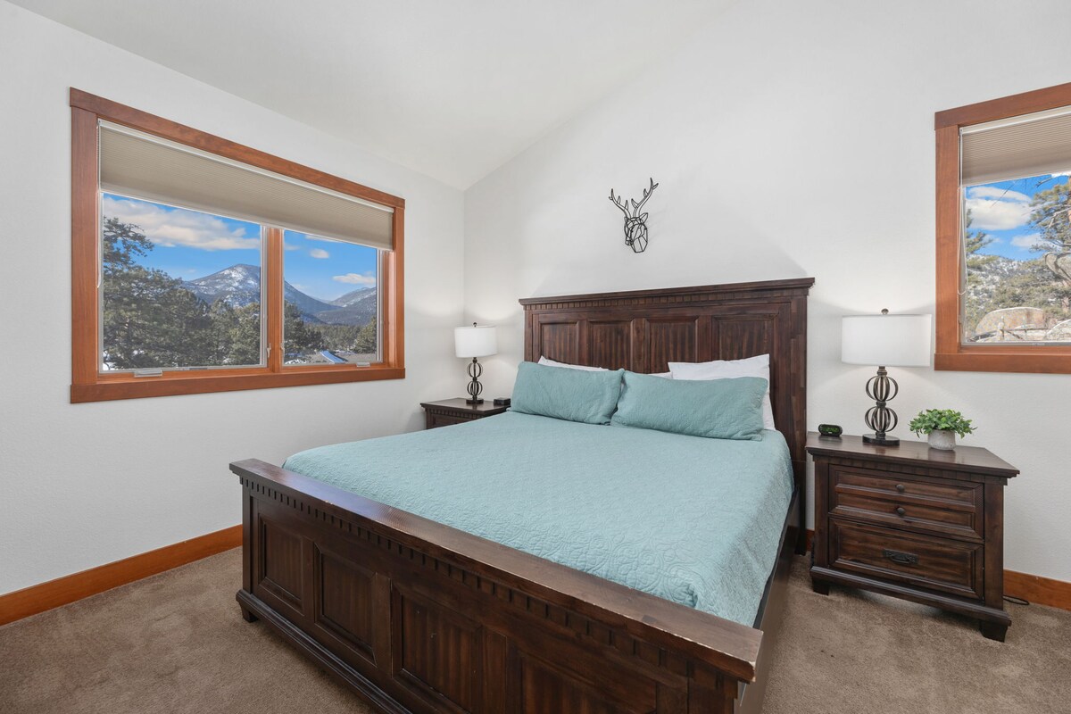 J2 ლუქს-კლასის მთავარი საძინებელი