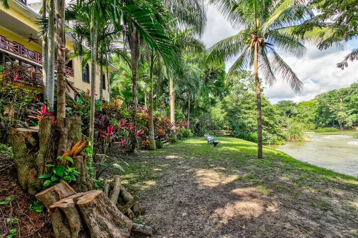 Lovely 7BR Riverfront Dog Friendly | Private Pool gallery image 2