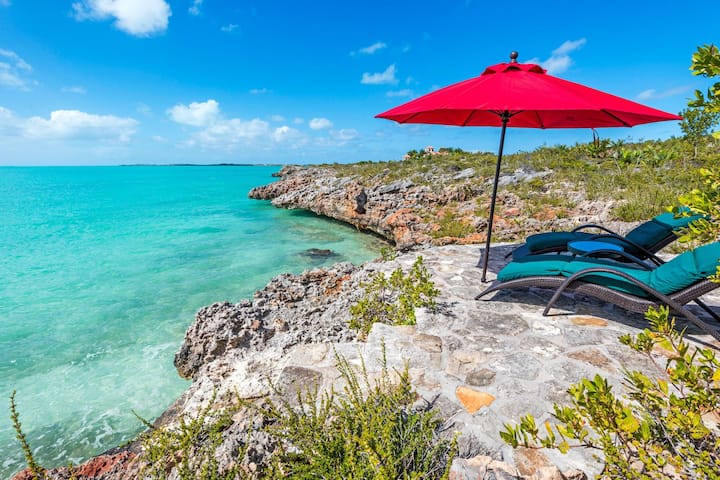 Secluded 4 Br On The Ocean - Steps From The Water - Turks and Caicos Islands