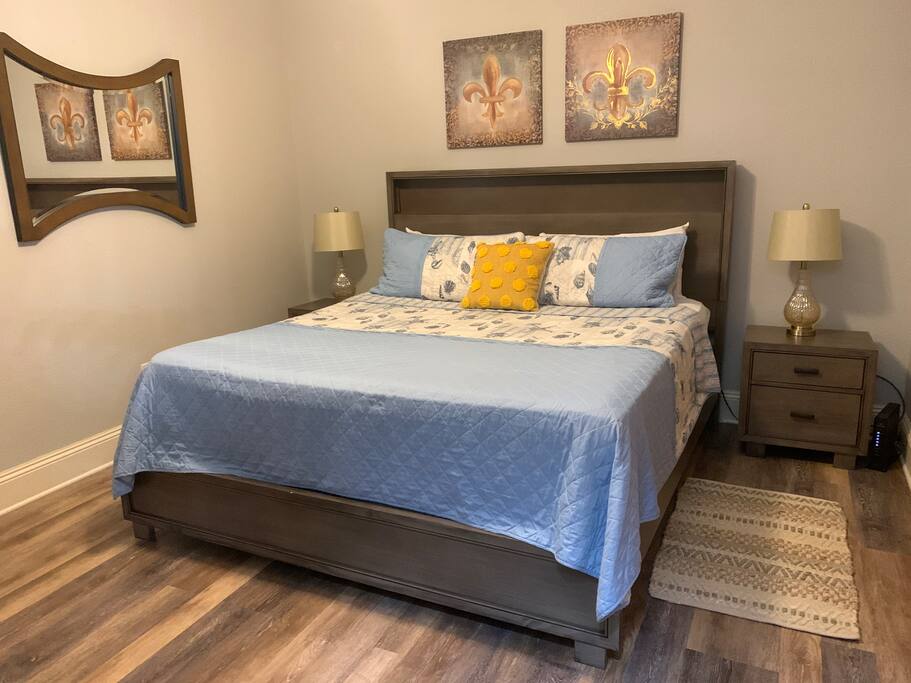 King საძინებელი 1 სართულზე