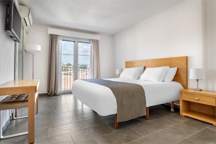 Modern 1-bed Apartment | Mougins Resort | Sleeps 4 - Antibes