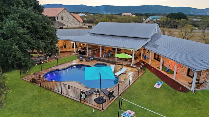 Outdoor Theater~Near River~Pool~Hot Tub~Mini Golf