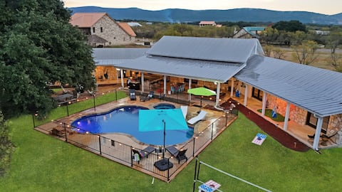 Outdoor Theater~Near River~Pool~Hot Tub~Mini Golf