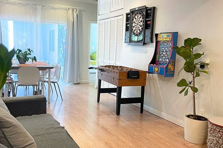 *LA Garden Escape-6BD/5BR-3 King Beds, Modern* gallery image 5