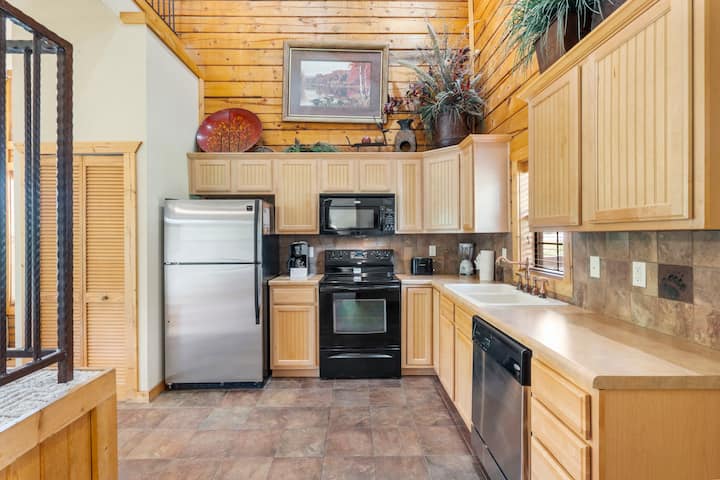 Cozy Cabin With Fireplace & Screened Balcony - Perfect Getaway! - Misuri