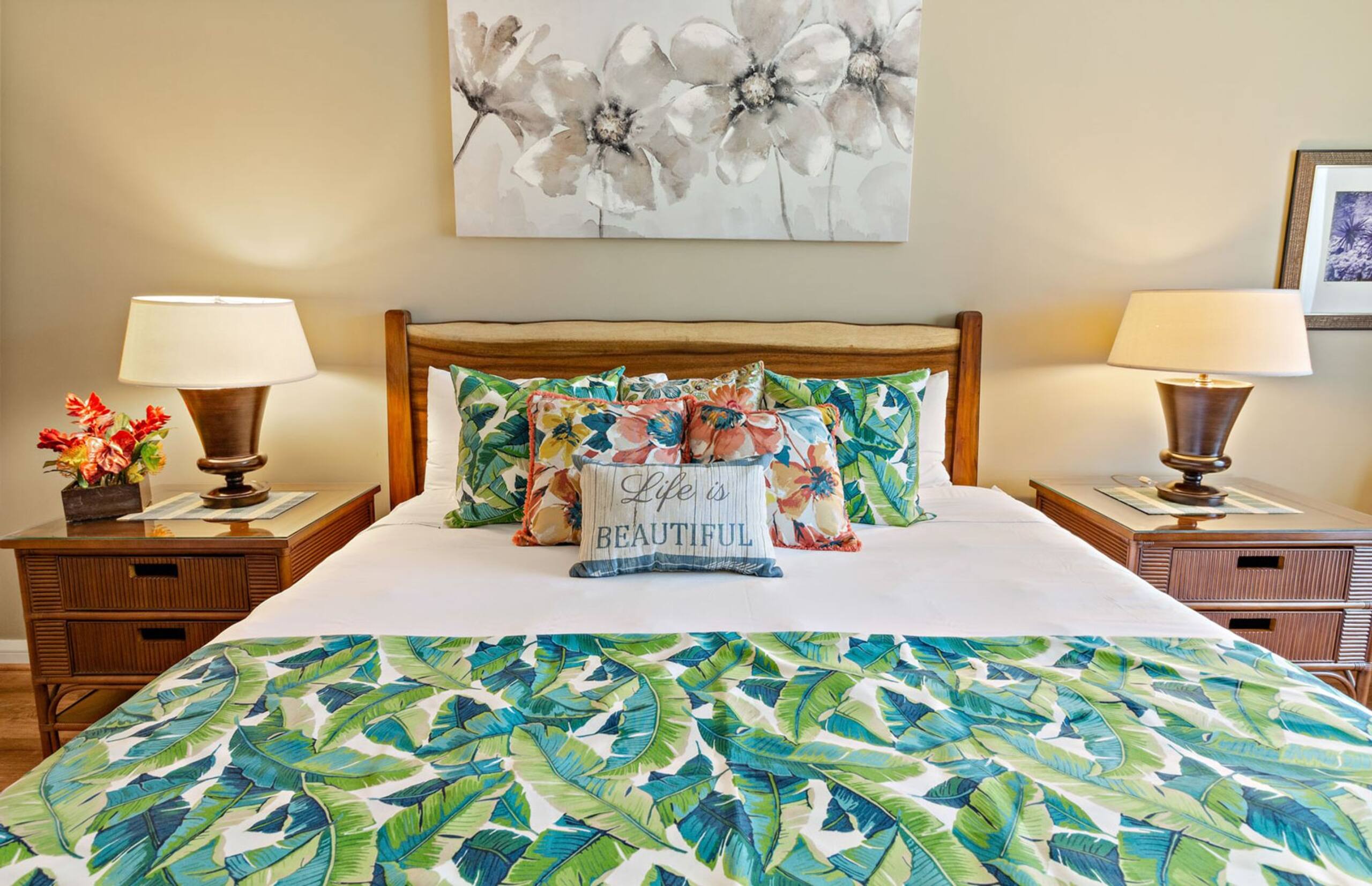 Condo in Lahaina · ★4.67 · 2 bedrooms · 3 beds · 2 baths - Image 17