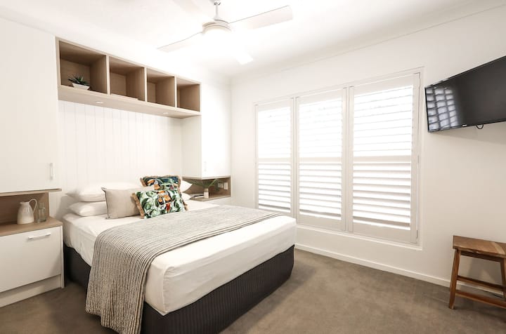 ห้องนอนใหญ่และหลัง