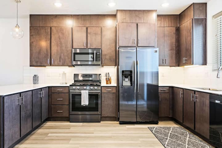 Sunrise Corner #43 Beautiful Rental, Great Location! - Utah