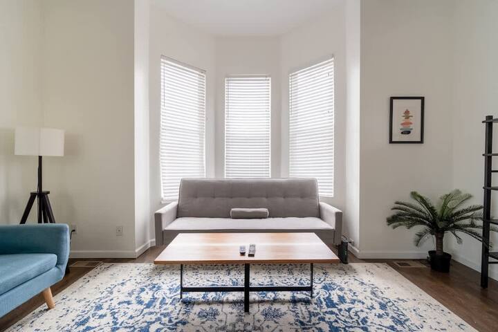 Renovated Home • Great Location • 3BR • Sleeps 6