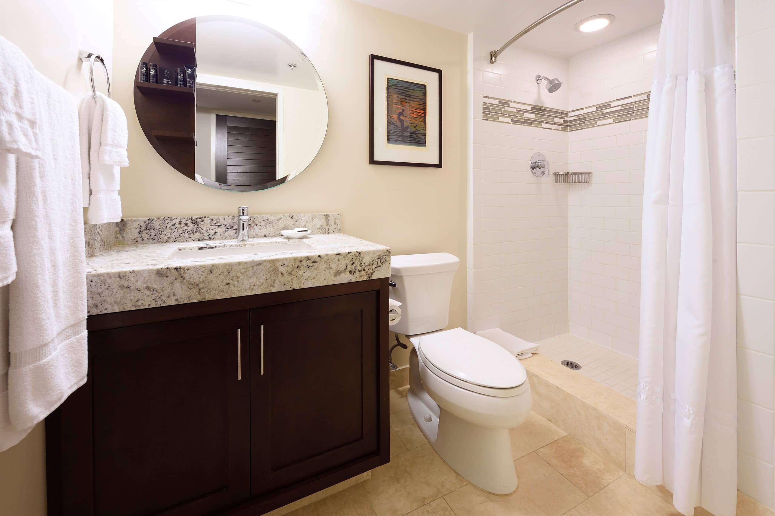 Condo in Honolulu · ★4.57 · Studio · 2 beds · 1 shared bath - Image 7