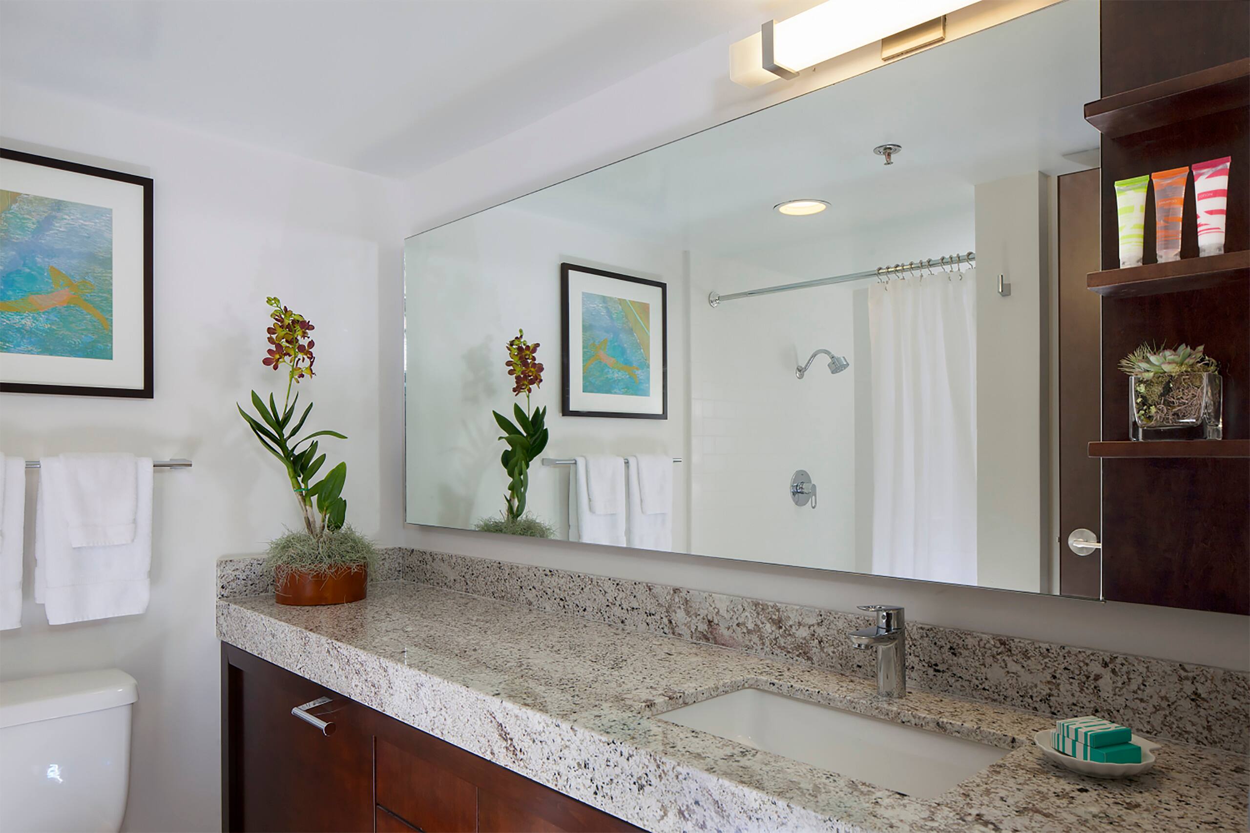 Condo in Honolulu · ★5.0 · Studio · 2 beds · 1 shared bath - Image 6