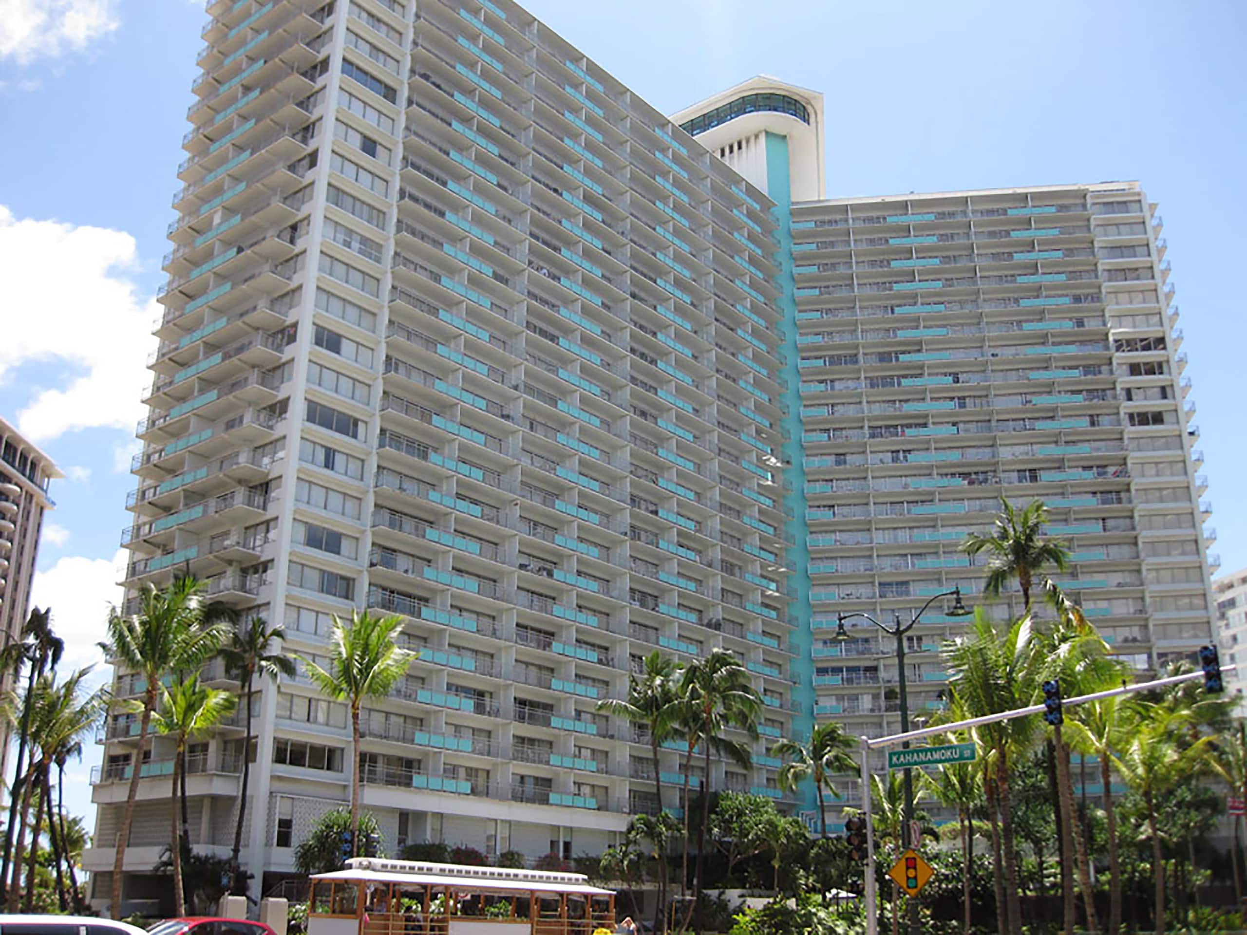 Condo in Honolulu · ★5.0 · Studio · 2 beds · 1 shared bath - Image 11