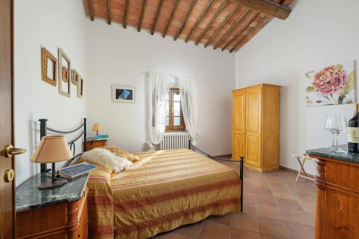 温暖的色彩和乡村风格，打造简洁而舒适的房间。 非常适合情侣或单独入住。