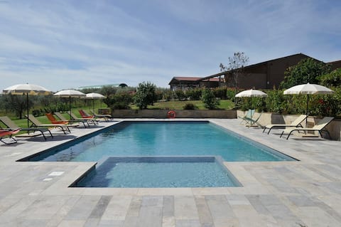 Farmhouse Podere Il Moro in the nature of Siena