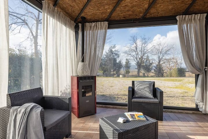 真正的宁静绿洲，由于有炉子，也可以在中间季节使用。 非常适合阅读、放松或在欣赏日落的同时喝一杯草药茶。