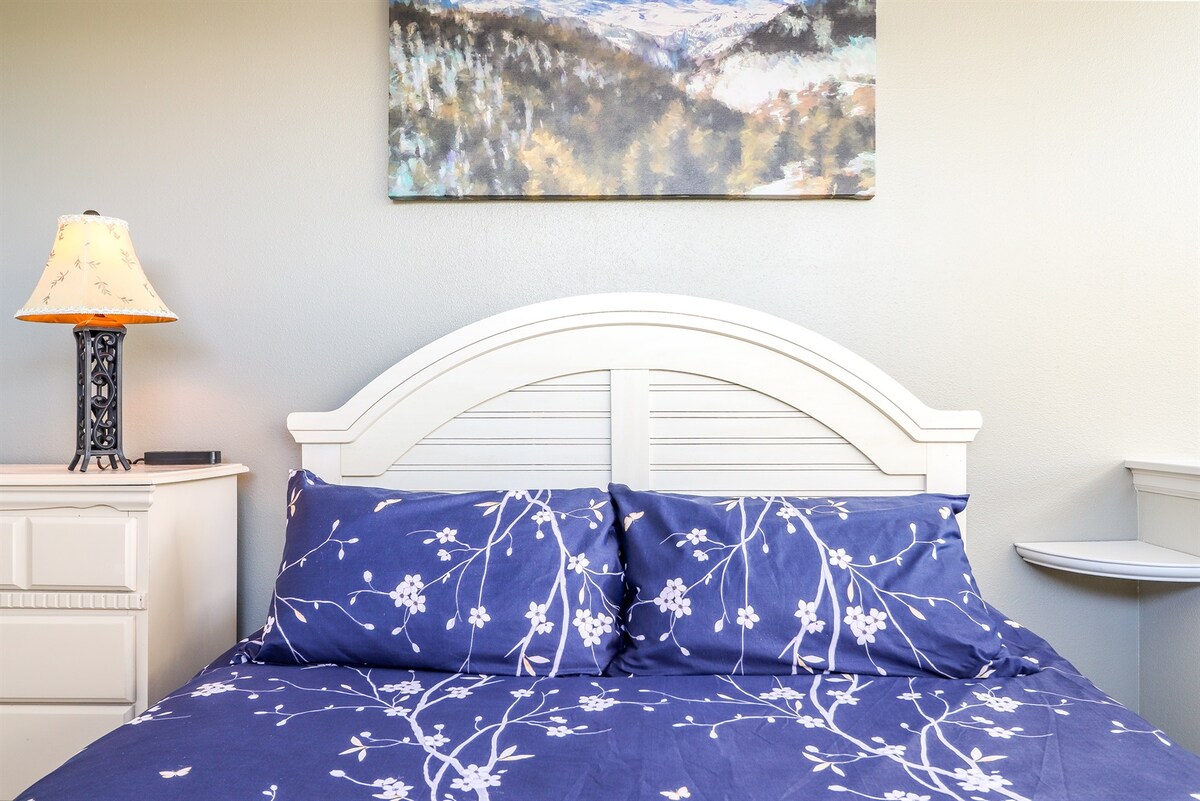 Ლოფტი საკუთარი სააბაზანოთი - საწოლი „Queen“