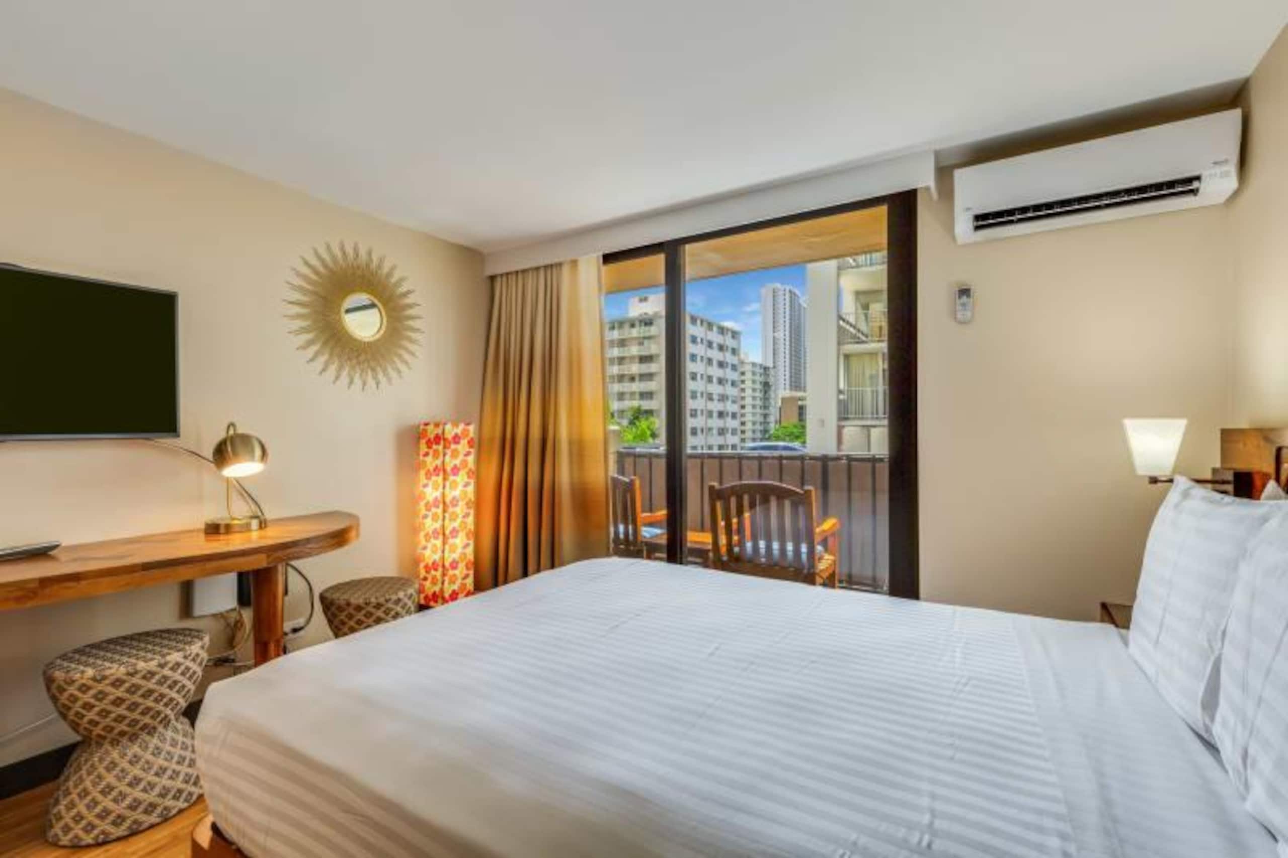 Condo in Honolulu · ★4.0 · Studio · 2 beds · 1 private bath - Image 13