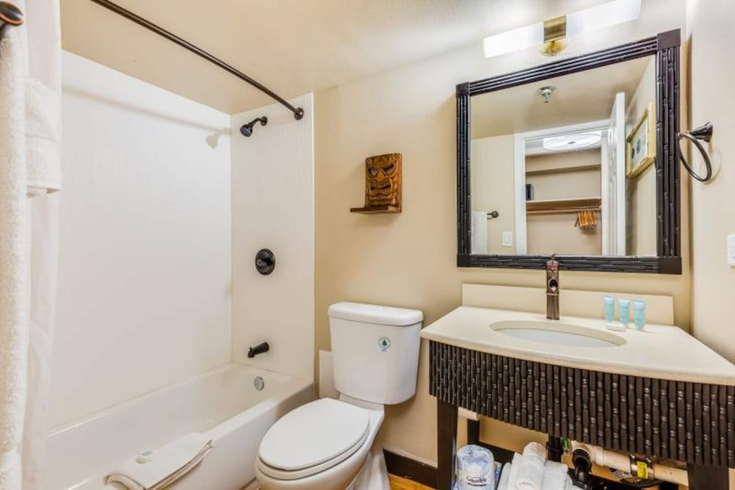Condo in Honolulu · ★4.0 · Studio · 2 beds · 1 private bath - Image 8